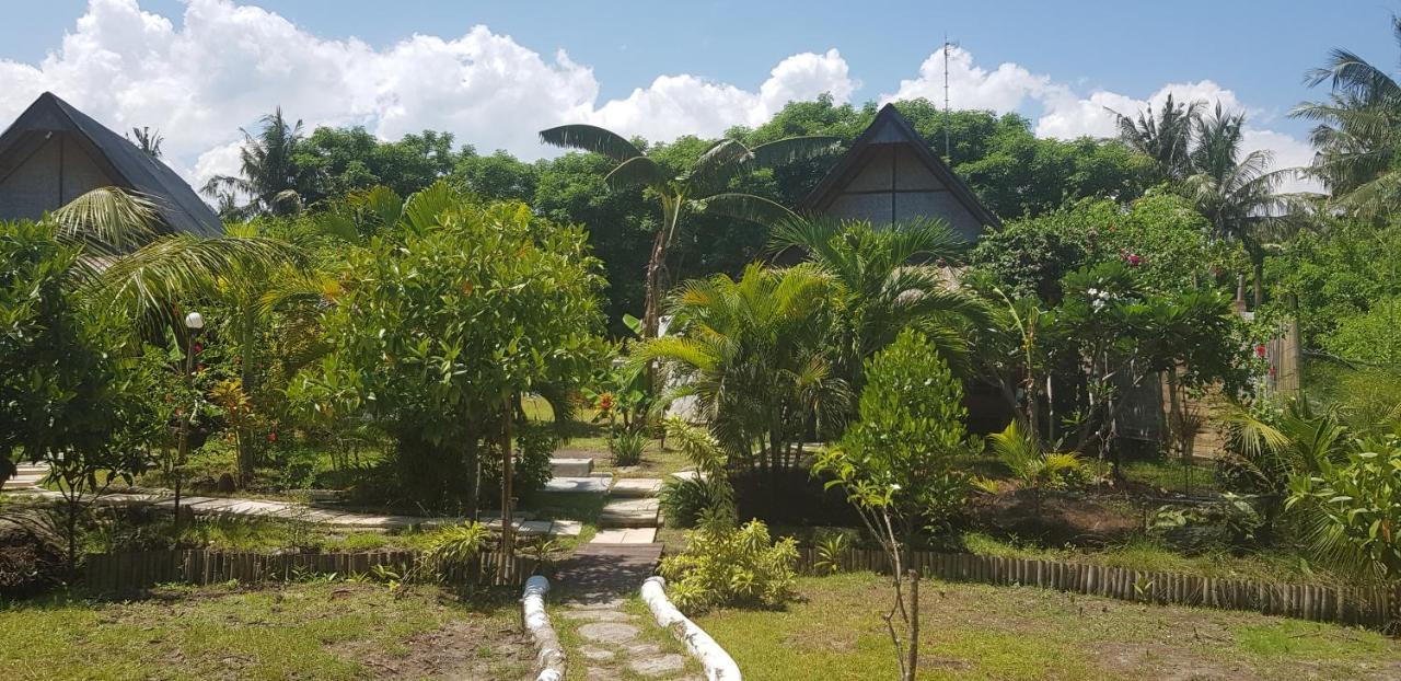 Adeng-Adeng Bungalows ギリ島 エクステリア 写真