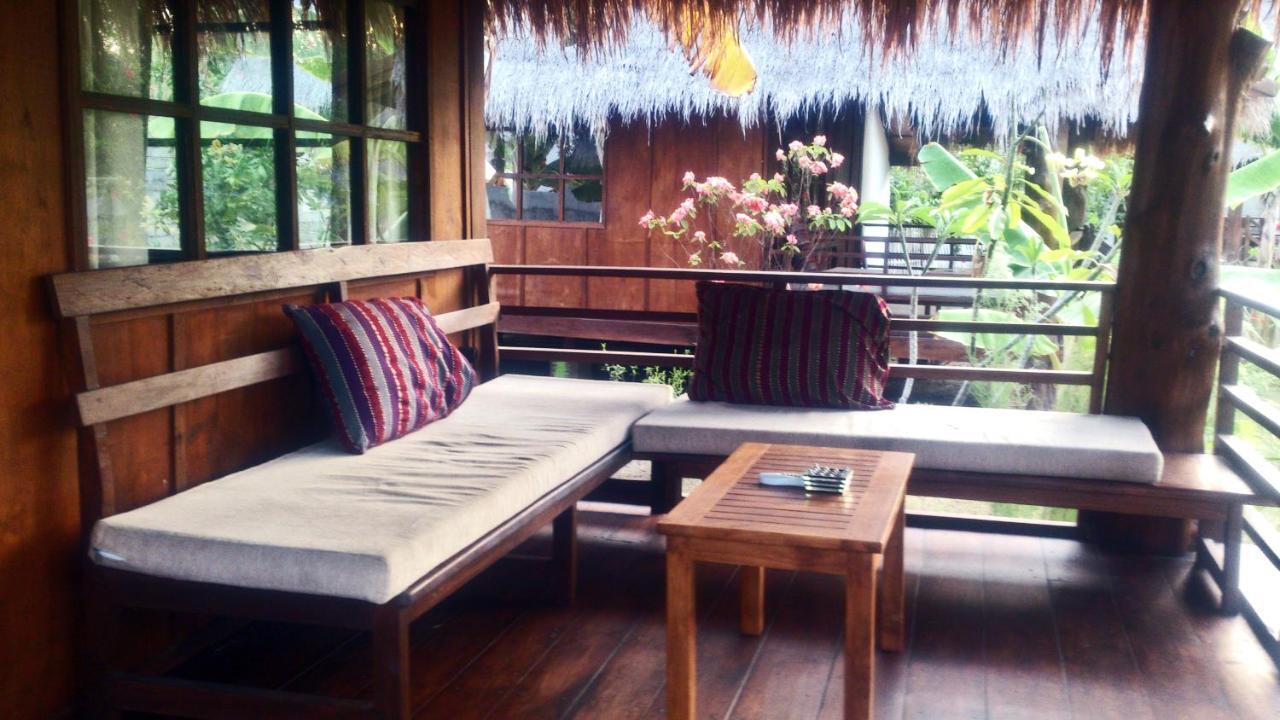 Adeng-Adeng Bungalows ギリ島 部屋 写真